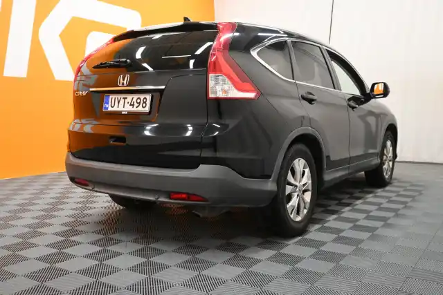 Musta Maastoauto, Honda CR-V – UYT-498