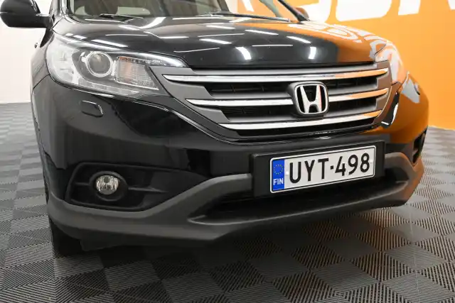 Musta Maastoauto, Honda CR-V – UYT-498