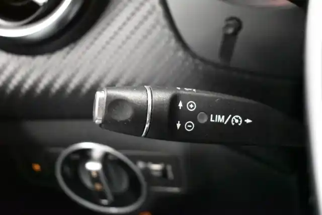 Valkoinen Viistoperä, Mercedes-Benz A – UYT-864