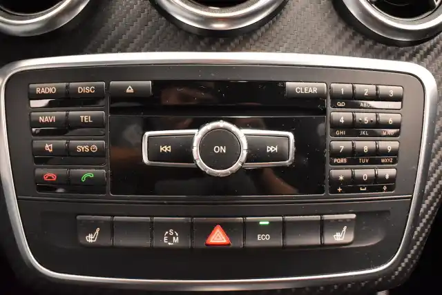 Valkoinen Viistoperä, Mercedes-Benz A – UYT-864