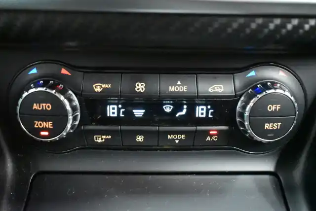 Valkoinen Viistoperä, Mercedes-Benz A – UYT-864