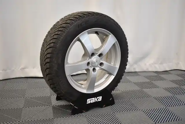 Valkoinen Viistoperä, Mercedes-Benz A – UYT-864