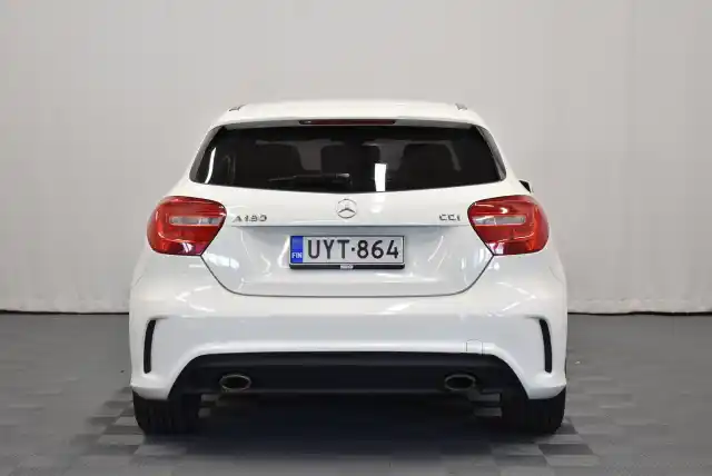 Valkoinen Viistoperä, Mercedes-Benz A – UYT-864