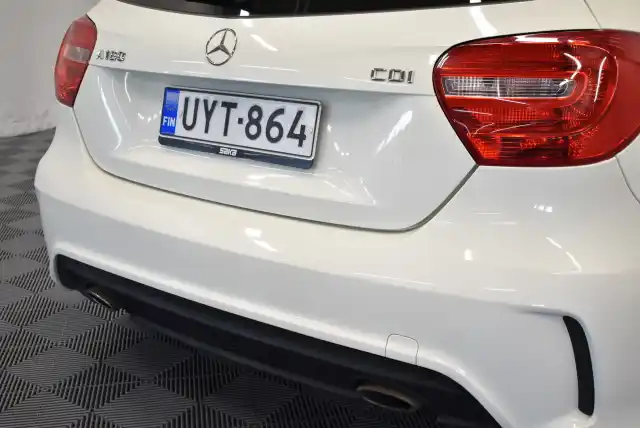 Valkoinen Viistoperä, Mercedes-Benz A – UYT-864