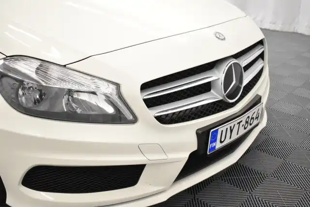 Valkoinen Viistoperä, Mercedes-Benz A – UYT-864