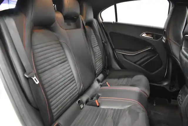 Valkoinen Viistoperä, Mercedes-Benz A – UYT-864