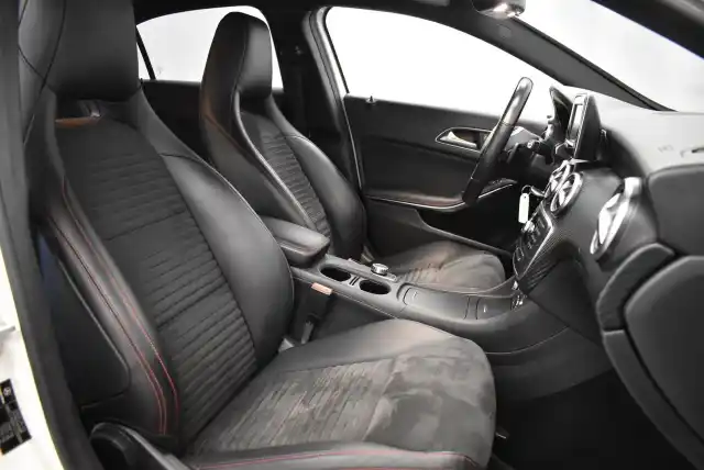 Valkoinen Viistoperä, Mercedes-Benz A – UYT-864