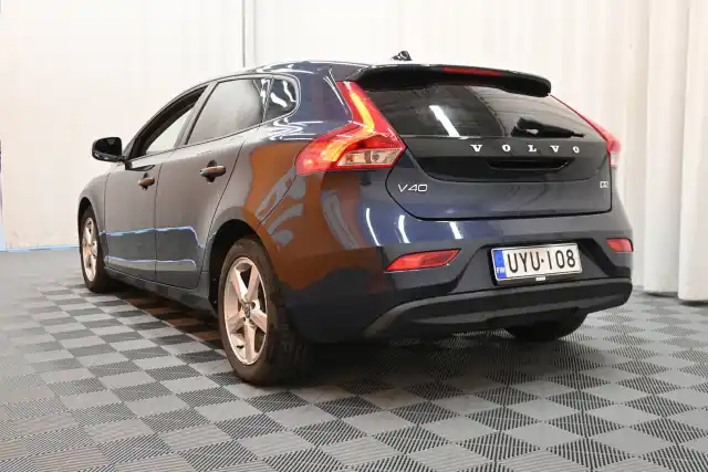 Sininen Viistoperä, Volvo V40 – UYU-108