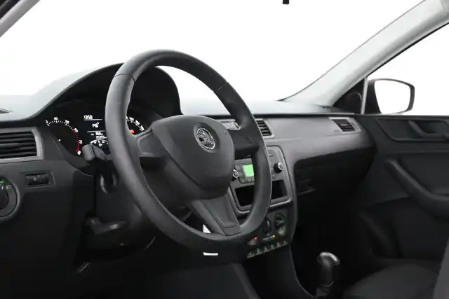 Punainen Viistoperä, Skoda Rapid – UYU-481