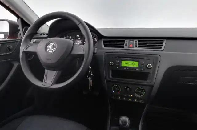 Punainen Viistoperä, Skoda Rapid – UYU-481