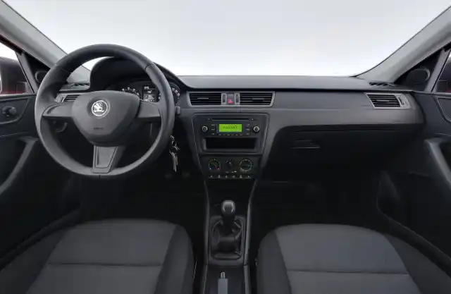 Punainen Viistoperä, Skoda Rapid – UYU-481