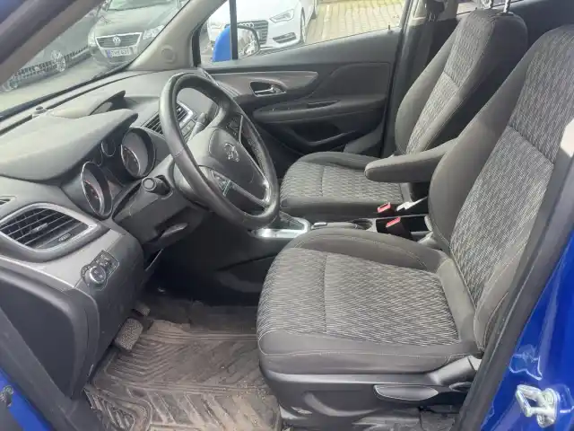 Sininen Maastoauto, Opel Mokka – UYU-993