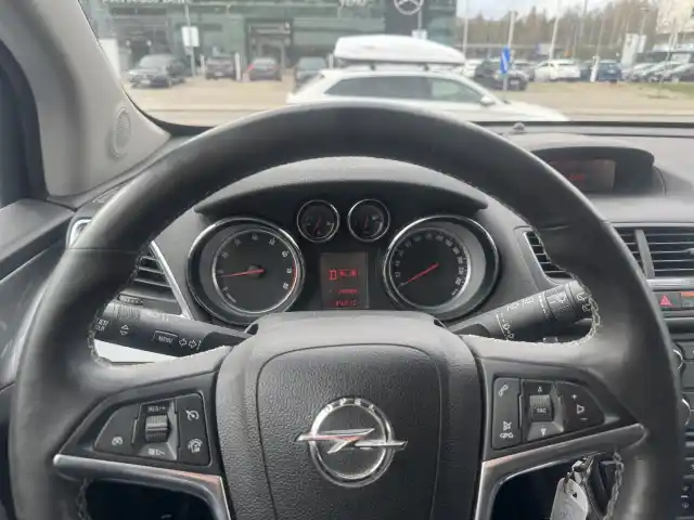 Sininen Maastoauto, Opel Mokka – UYU-993