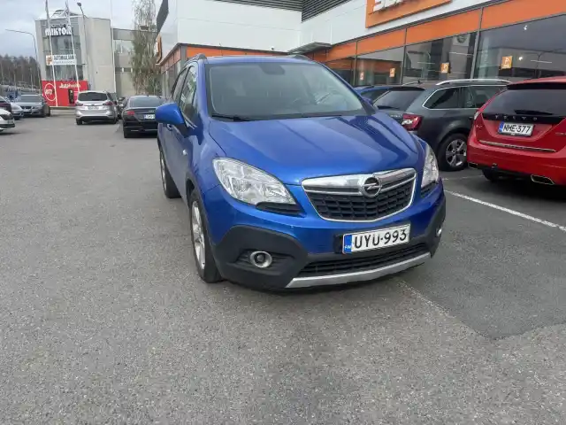Sininen Maastoauto, Opel Mokka – UYU-993