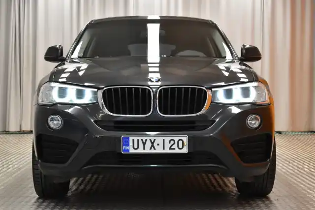 Harmaa Maastoauto, BMW X4 – UYX-120