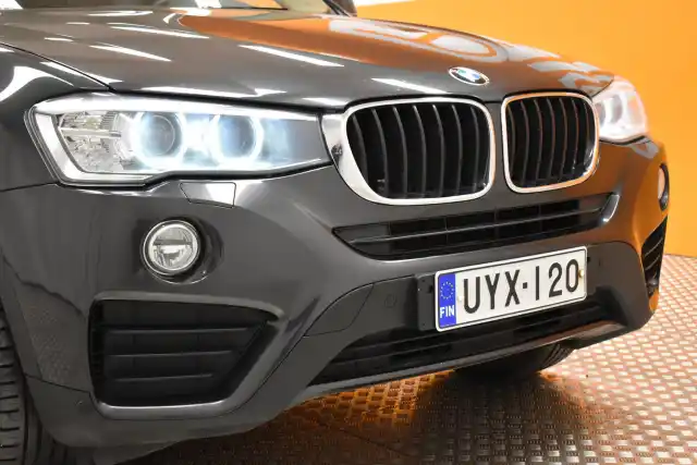 Harmaa Maastoauto, BMW X4 – UYX-120