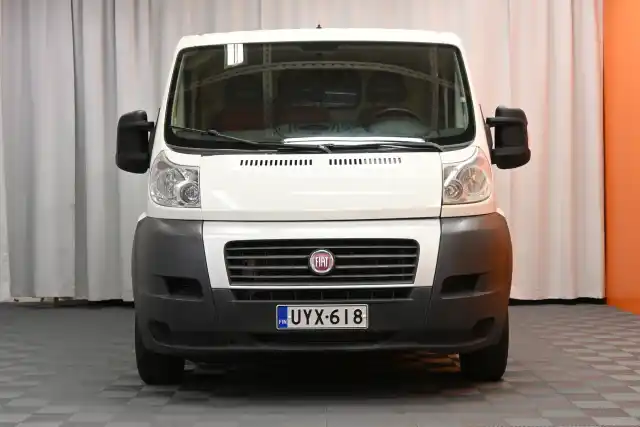 Valkoinen Pakettiauto, Fiat Ducato – UYX-618