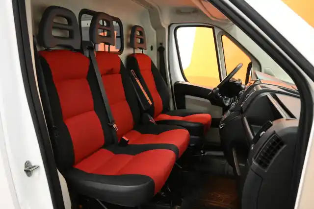 Valkoinen Pakettiauto, Fiat Ducato – UYX-618