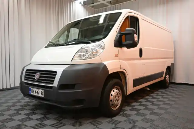 Valkoinen Pakettiauto, Fiat Ducato – UYX-618