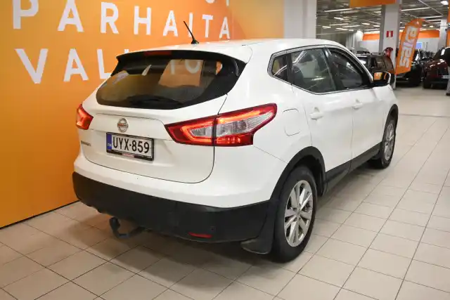 Valkoinen Maastoauto, Nissan Qashqai – UYX-859