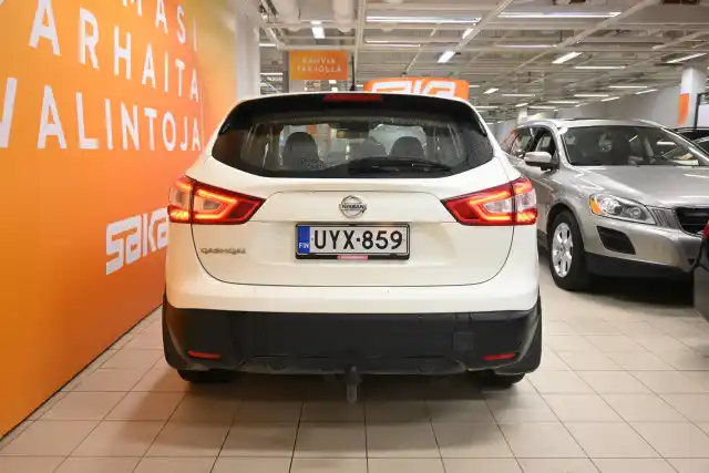 Valkoinen Maastoauto, Nissan Qashqai – UYX-859