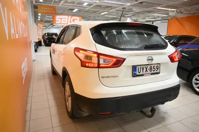 Valkoinen Maastoauto, Nissan Qashqai – UYX-859