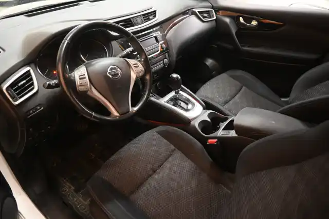 Valkoinen Maastoauto, Nissan Qashqai – UYX-859