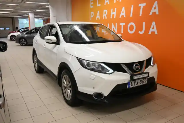 Valkoinen Maastoauto, Nissan Qashqai – UYX-859