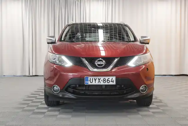 Punainen Maastoauto, Nissan Qashqai – UYX-864