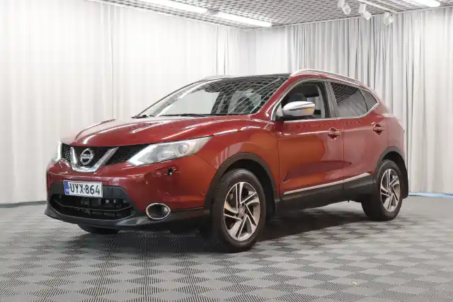 Punainen Maastoauto, Nissan Qashqai – UYX-864