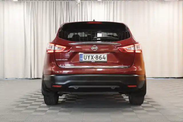 Punainen Maastoauto, Nissan Qashqai – UYX-864