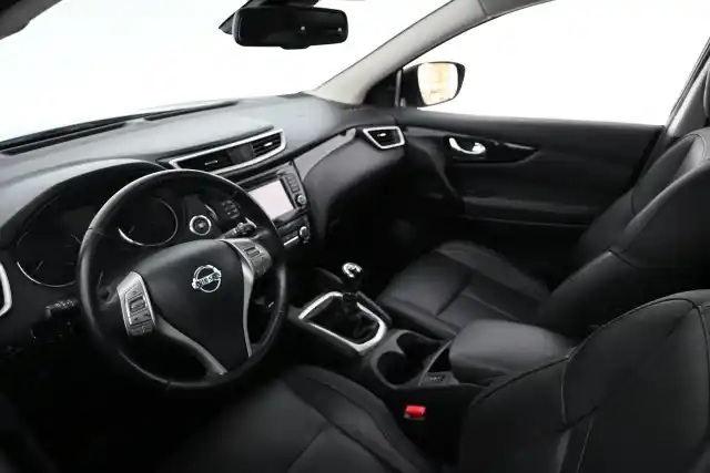 Harmaa Maastoauto, Nissan Qashqai – UYX-874