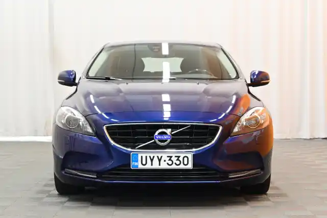 Sininen Viistoperä, Volvo V40 – UYY-330