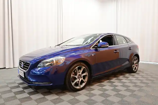 Sininen Viistoperä, Volvo V40 – UYY-330