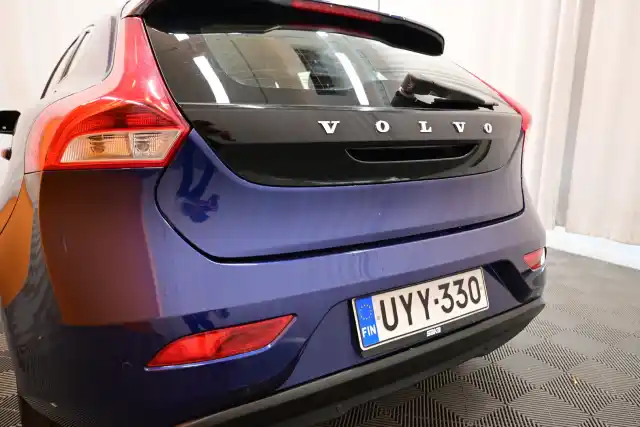 Sininen Viistoperä, Volvo V40 – UYY-330