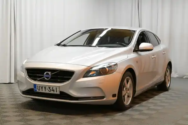 Harmaa Viistoperä, Volvo V40 – UYY-341