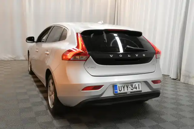 Harmaa Viistoperä, Volvo V40 – UYY-341