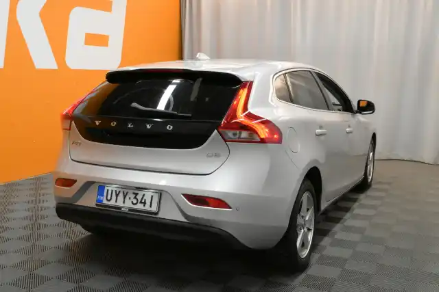 Harmaa Viistoperä, Volvo V40 – UYY-341