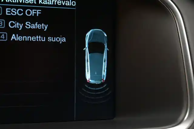 Harmaa Viistoperä, Volvo V40 – UYY-341