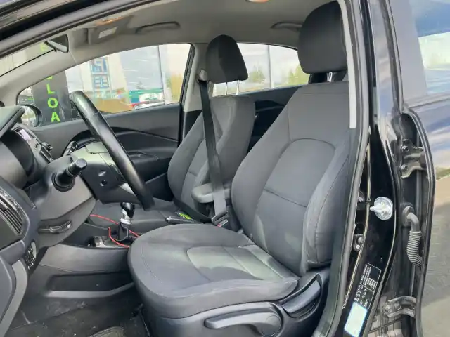 Musta Viistoperä, Kia Rio – UYY-525