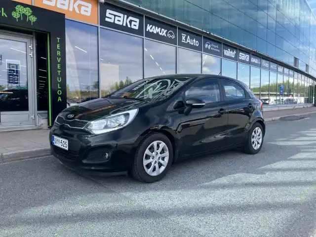 Musta Viistoperä, Kia Rio – UYY-525