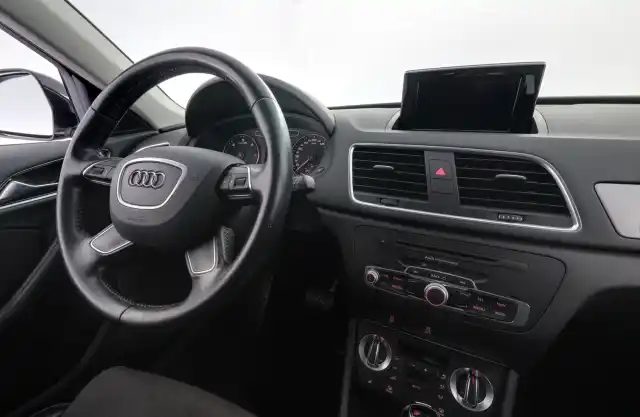 Musta Maastoauto, Audi Q3 – UYY-764