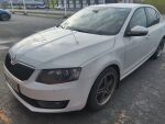 Valkoinen Viistoperä, Skoda Octavia – UYZ-300, kuva 2