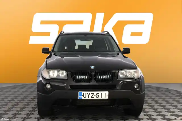 Musta Maastoauto, BMW X3 – UYZ-511