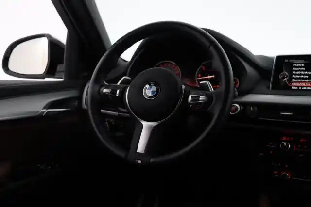 Valkoinen Maastoauto, BMW X6 – UYZ-802