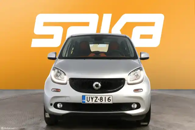 Monivär. Viistoperä, smart forfour – UYZ-816