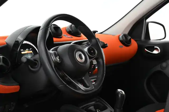 Monivär. Viistoperä, smart forfour – UYZ-816