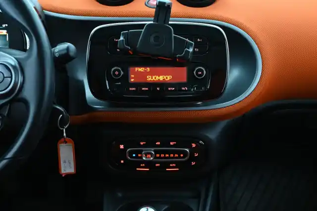 Monivär. Viistoperä, smart forfour – UYZ-816