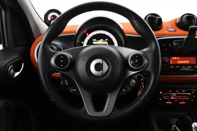 Monivär. Viistoperä, smart forfour – UYZ-816