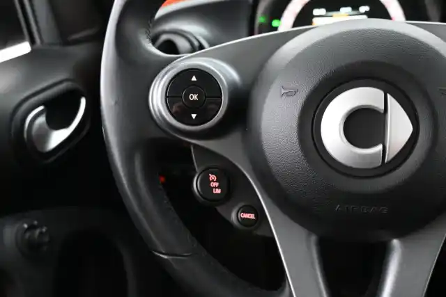 Monivär. Viistoperä, smart forfour – UYZ-816